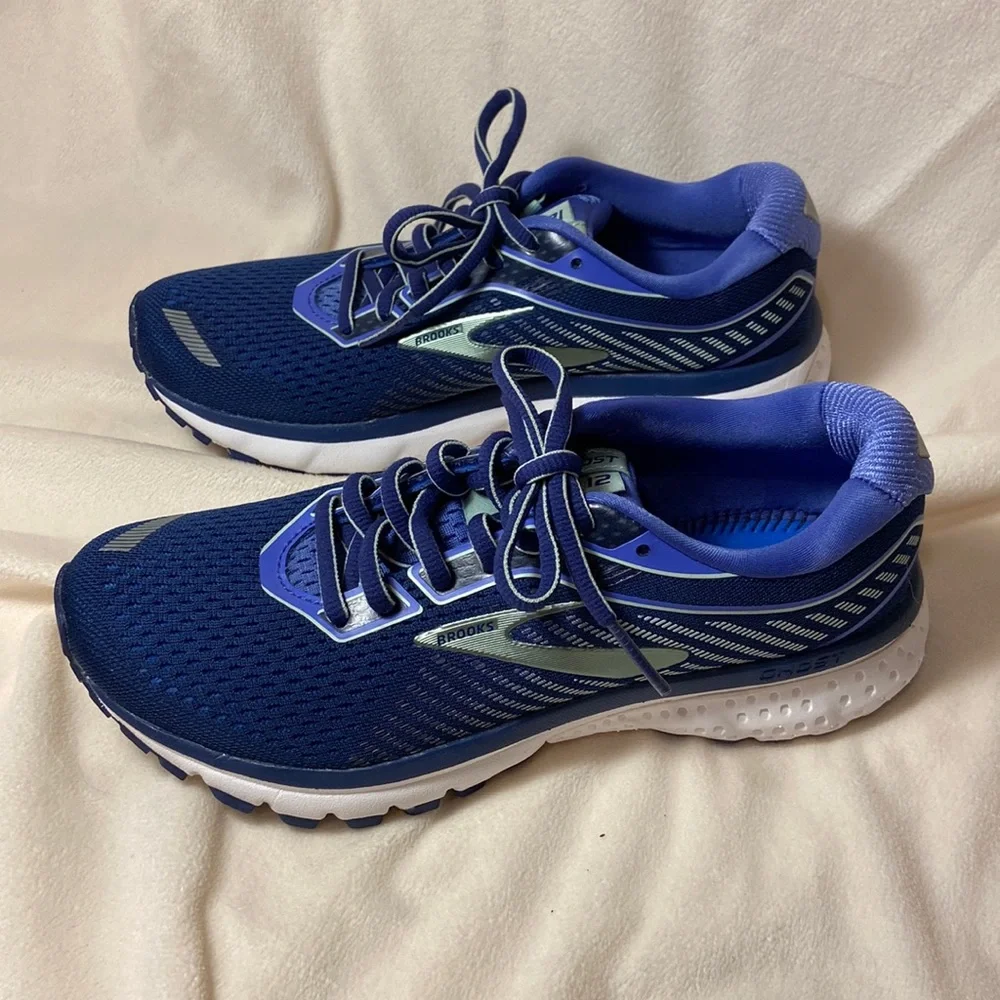 Nwot Brooks women's ghost 12 running shoes sneakers